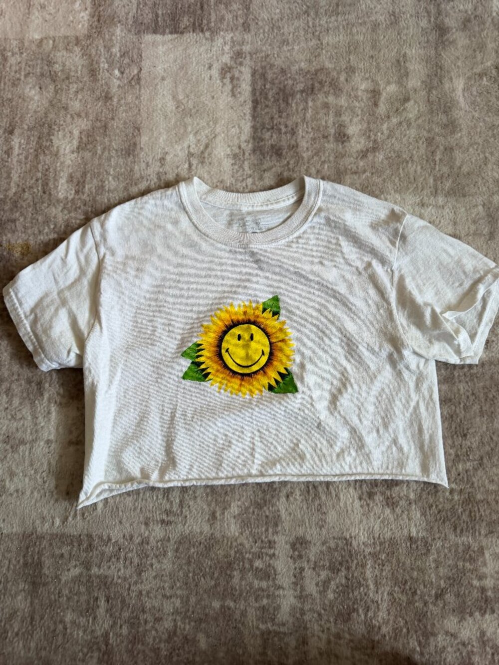 The Smiley Company Girls Cream Cropped Tee Smiling Sunflower Size S, Like New